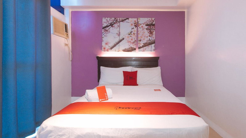 RedDoorz @ Melbourne Suites Makati, Manila, Philippines