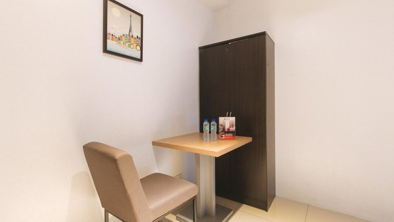 RedDoorz @ Melbourne Suites Makati, Manila, Philippines