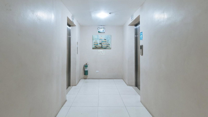 RedDoorz @ Melbourne Suites Makati, Manila, Philippines