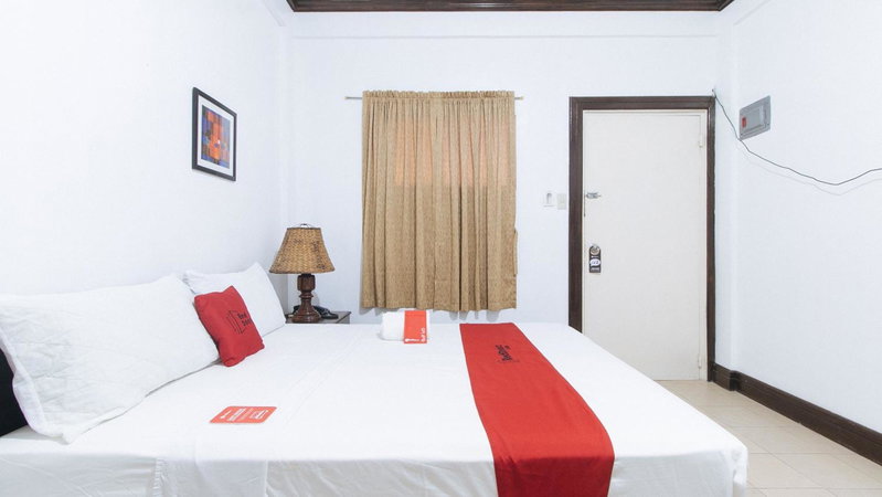 RedDoorz @ Marifa Hotel Angeles Pampanga, Angeles, Philippines