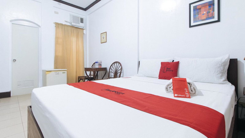RedDoorz @ Marifa Hotel Angeles Pampanga, Angeles, Philippines