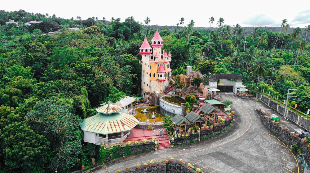 Hotel · La Virginia Leisure Park and Amusement Resort, Mataas Na Kahoy