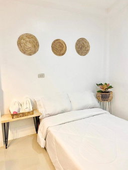 Best studio flat w/ NETFLIX near airport and beach!, Mactan, Philippines