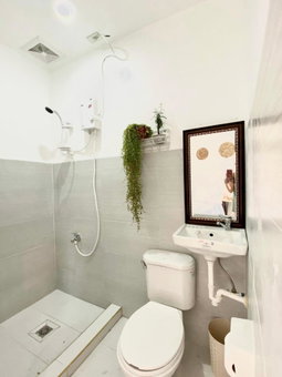 Best studio flat w/ NETFLIX near airport and beach!, Mactan, Philippines