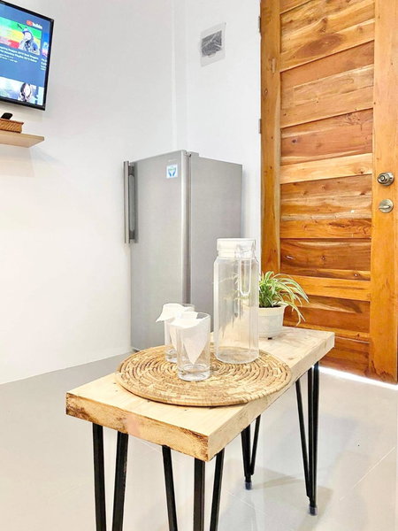 Best studio flat w/ NETFLIX near airport and beach!, Mactan, Philippines