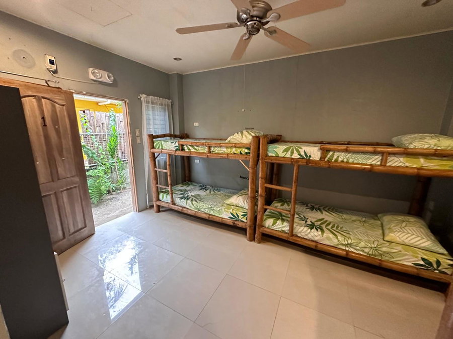 Lionfish Backpackers hostel, Daanbantayan, Philippines