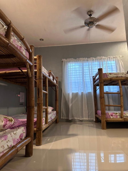 Lionfish Backpackers hostel, Daanbantayan, Philippines