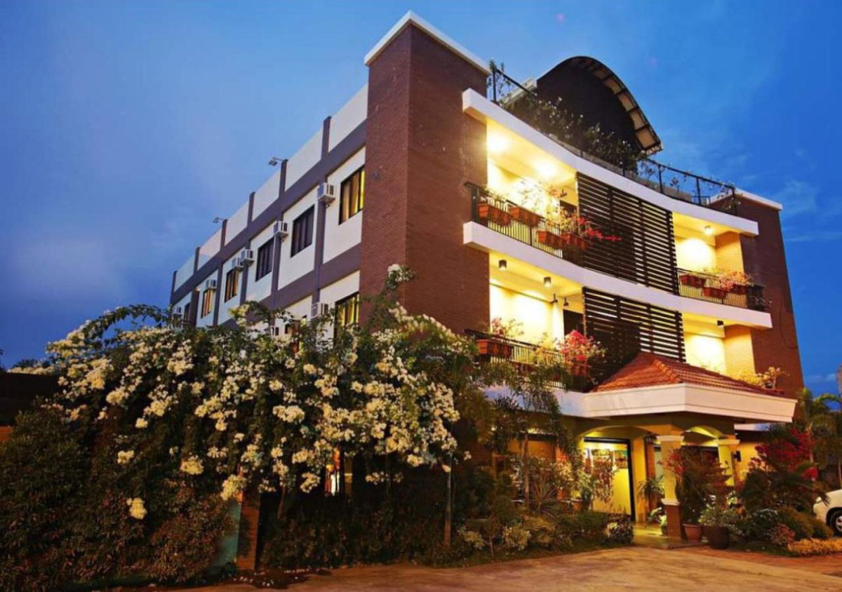 RedDoorz Plus @ Conclave Hotel Davao City, Philippines