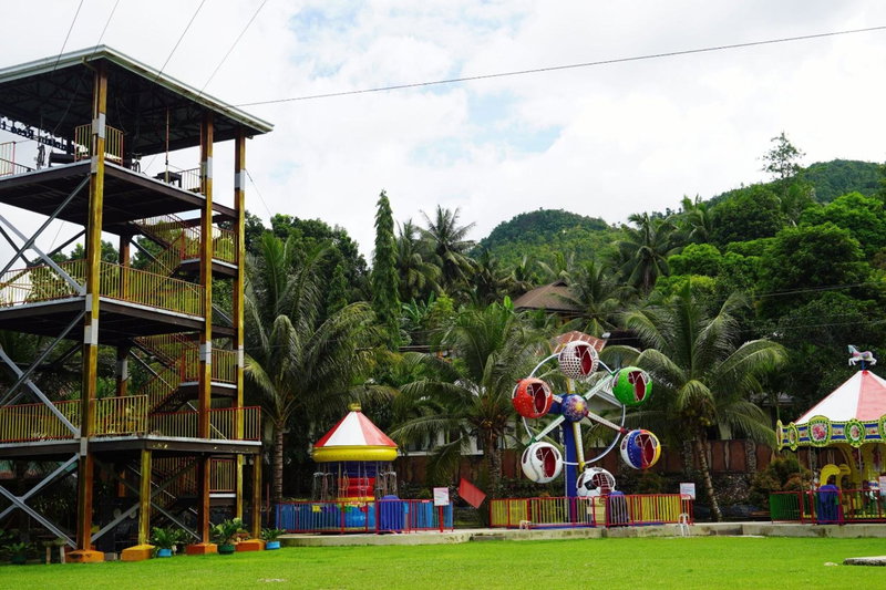 Hidden Valley Mountain and Wavepool Resort, Pinamunganjan, Philippines
