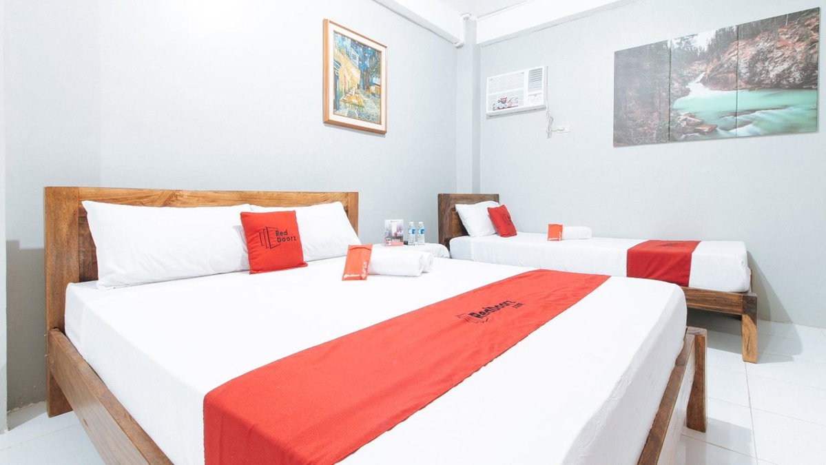Hotel · RedDoorz near Pasay Rotonda, Manila