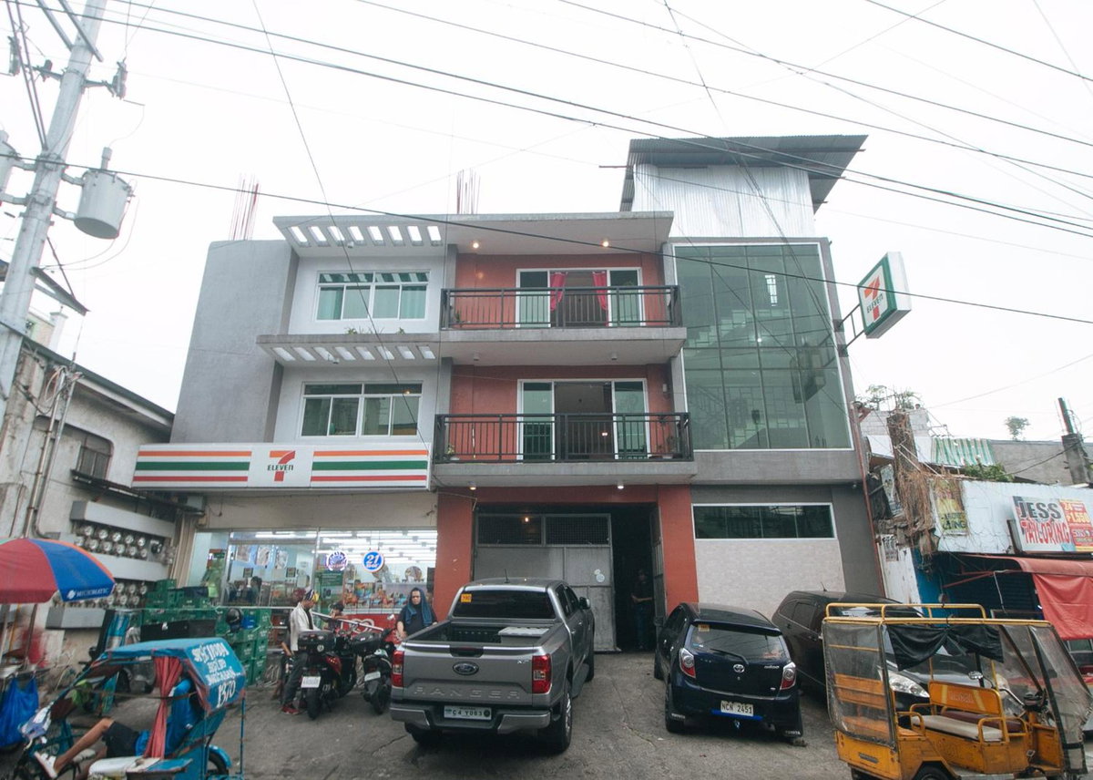 Hotel · Budget Backpackers Transient House near NAIA by RedDoorz, Manila