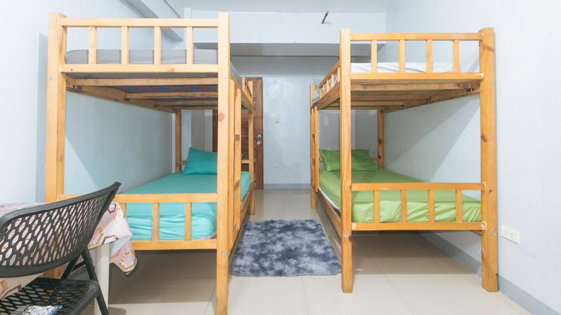 Budget Backpackers Transient House near NAIA by RedDoorz, Manila, Philippines
