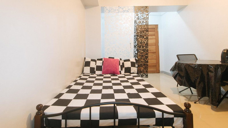 Budget Backpackers Transient House near NAIA by RedDoorz, Manila, Philippines