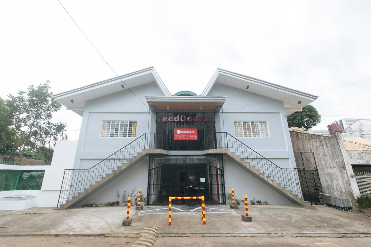 RedDoorz at VCloud Hills near De La Salle Dasmarinas Cavite, Philippines