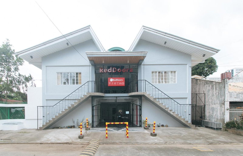 RedDoorz at VCloud Hills near De La Salle Dasmarinas Cavite, Dasmariñas, Philippines
