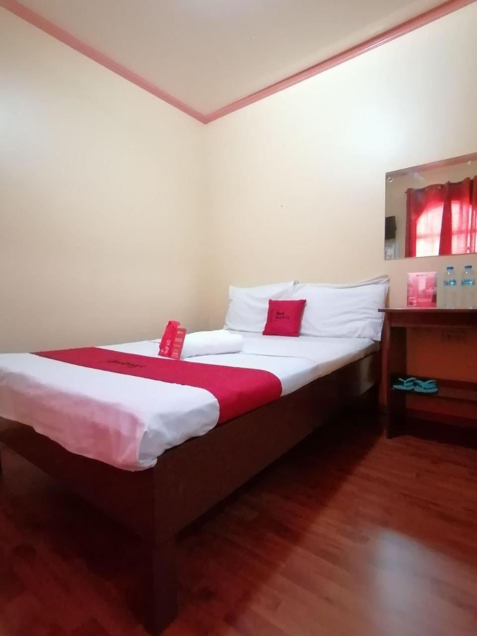RedDoorz near SM Batangas City, Philippines