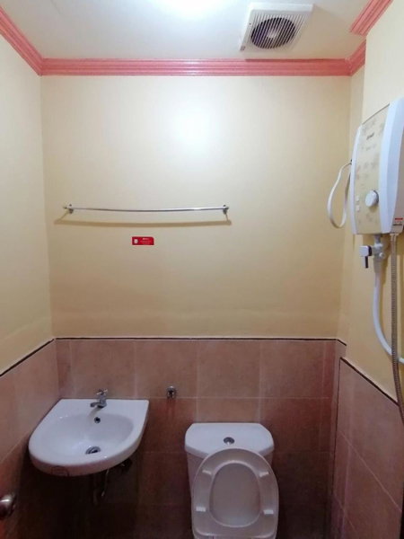 RedDoorz near SM Batangas City, Batangas City, Philippines
