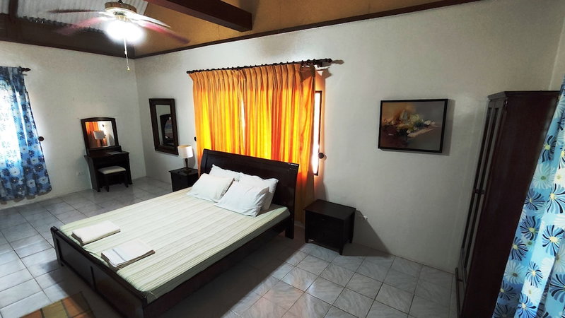 Bluewaves Resort - Basdaku by Hiverooms, Moalboal, Philippines