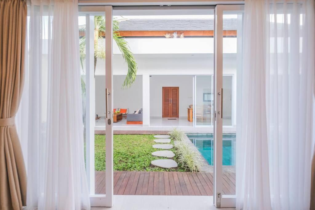 Villa Akmali Seminyak Drupadi 2 Bedrooms w/Pool 5mins to Beach, Indonesia