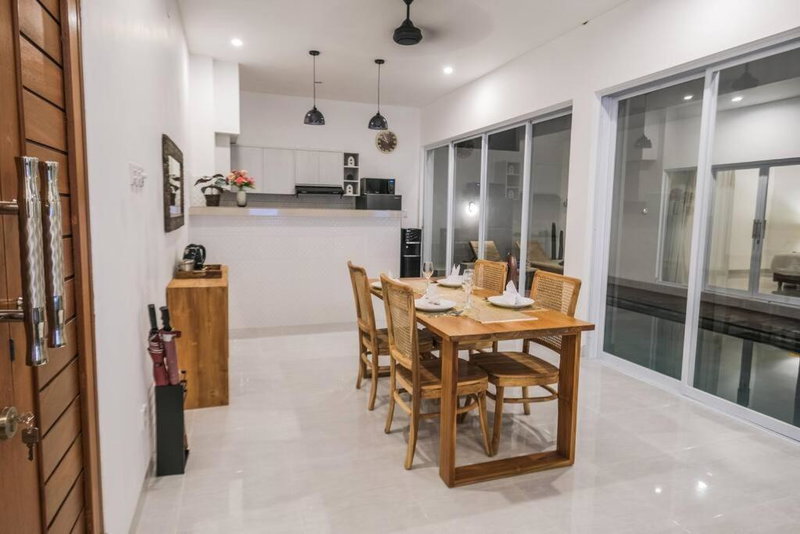 Villa Akmali Seminyak Drupadi 2 Bedrooms w/Pool 5mins to Beach, Seminyak, Indonesia