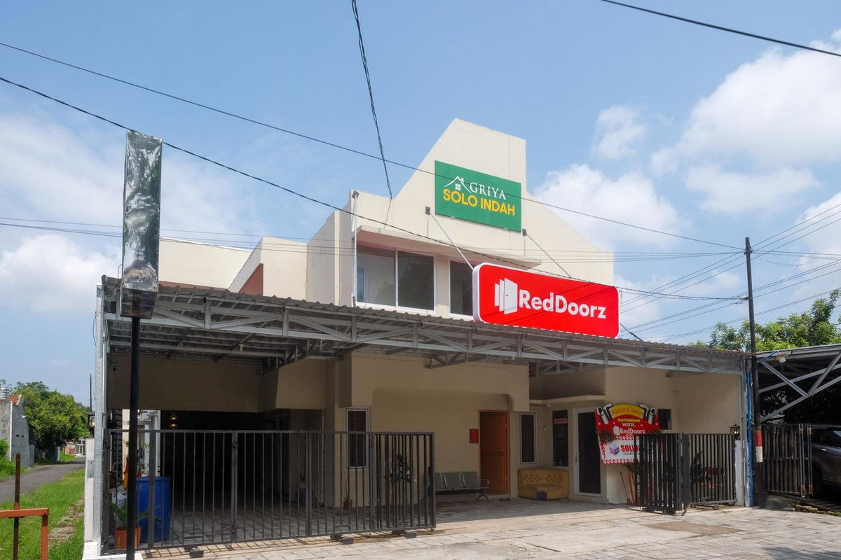 RedDoorz Plus near RS JIH Solo, Индонезия