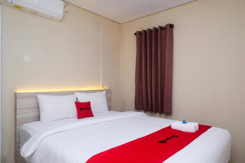 RedDoorz Plus near RS JIH Solo, Solo, Indonesia