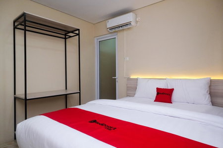 RedDoorz Plus near RS JIH Solo, Solo, Indonesia