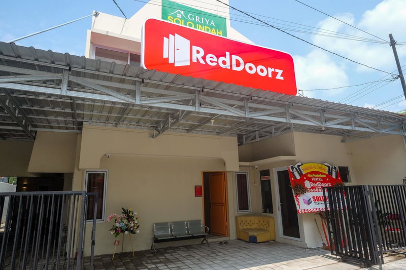 RedDoorz Plus near RS JIH Solo, Solo, Indonesia