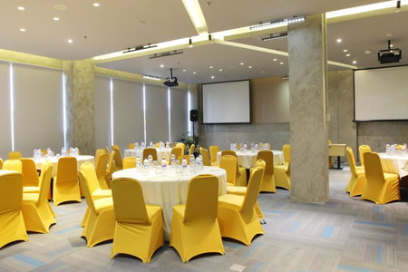 Yello Hotel Jemursari, Surabaya, Indonesia