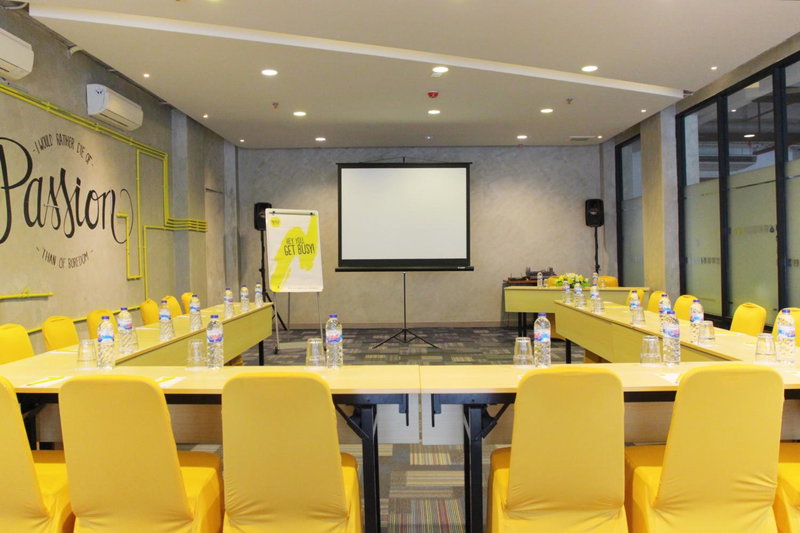 Yello Hotel Jemursari, Surabaya, Indonesia