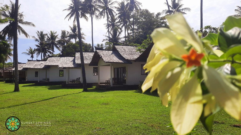 Sunset Springs Beach Retreat, Papak, Indonesia