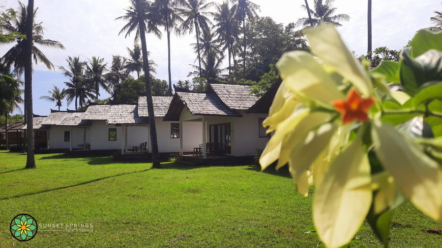 Sunset Springs Beach Retreat, Papak, Indonesia