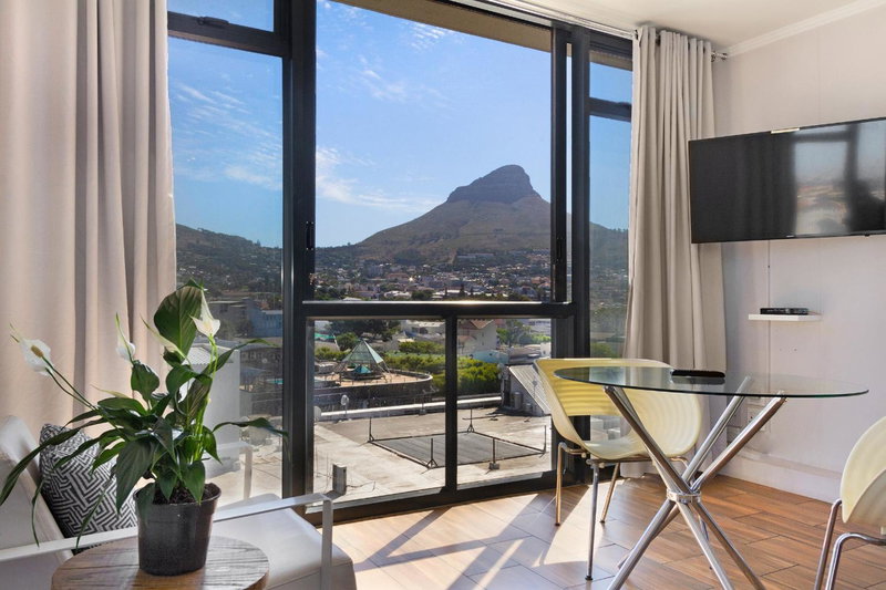 Urban Oasis At The Four Seasons, Cape Town, South Africa