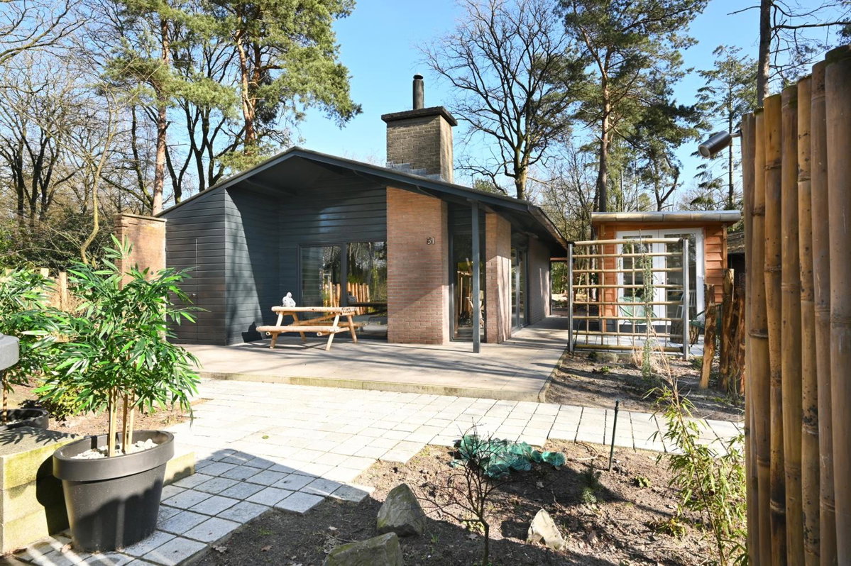 Hotel · ZEN-bungalow NO 1 met Sauna en hottub, Rheezerveen