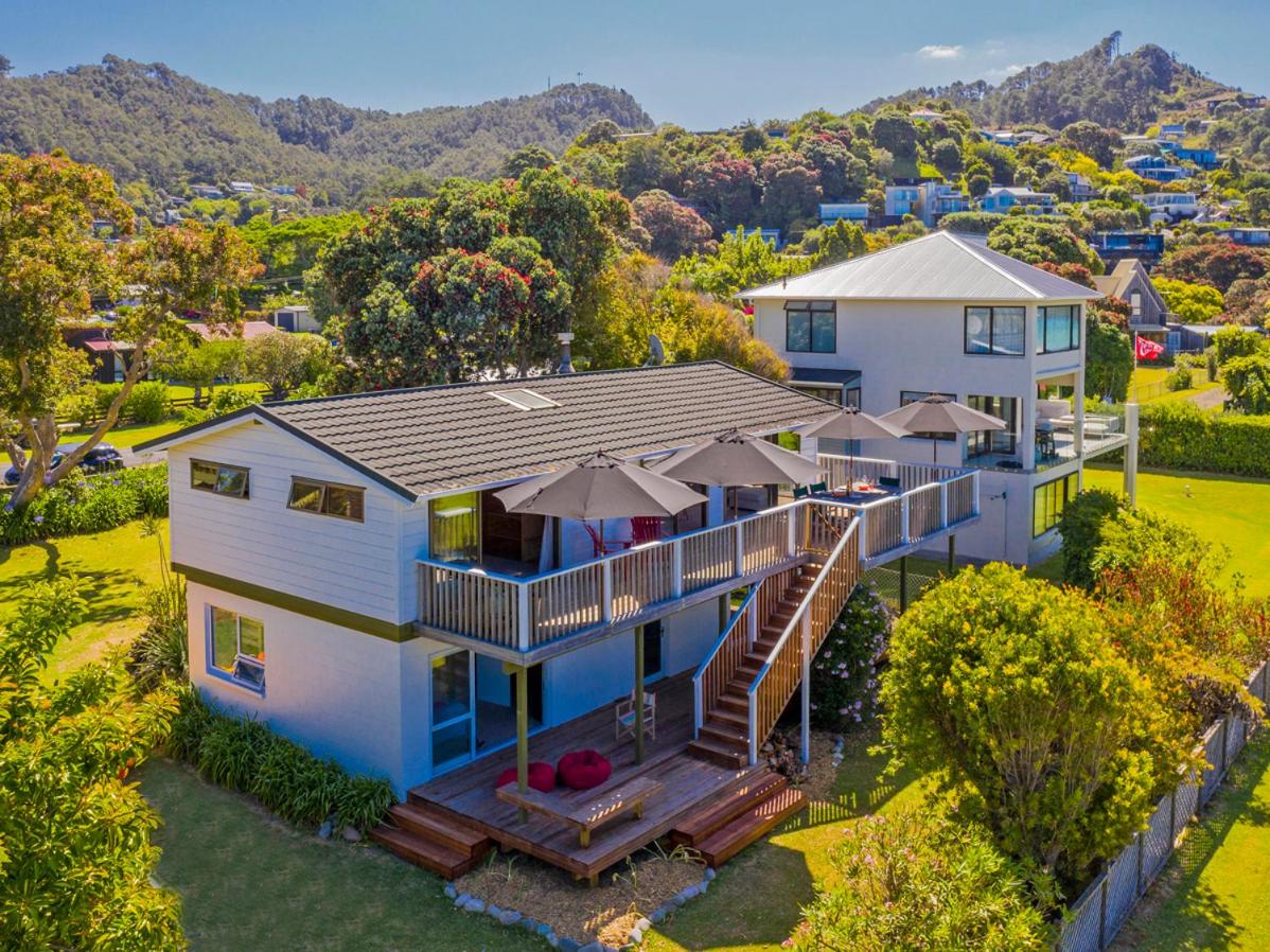 Beachfront Views - Hahei Holiday Home, New Zealand