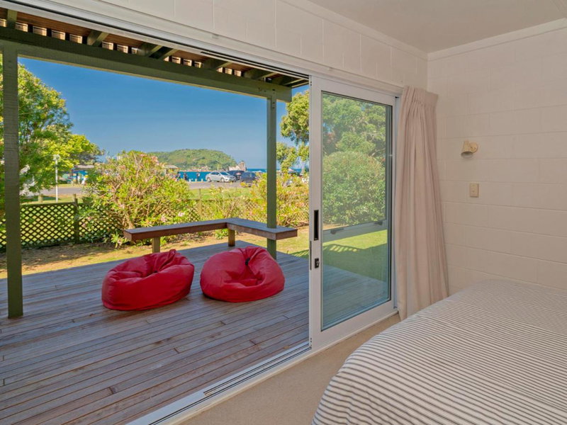 Beachfront Views - Hahei Holiday Home, Hahei, New Zealand