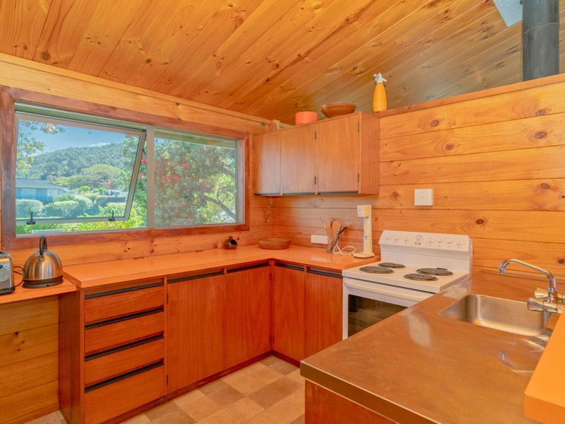 Beachfront Views - Hahei Holiday Home, Hahei, New Zealand