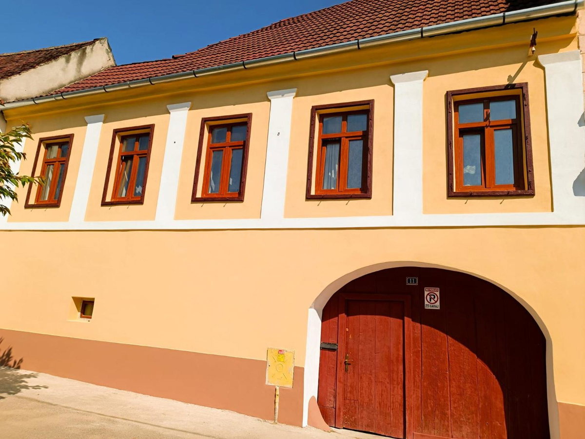 Hotel · Heltau Apartments, Cisnădie