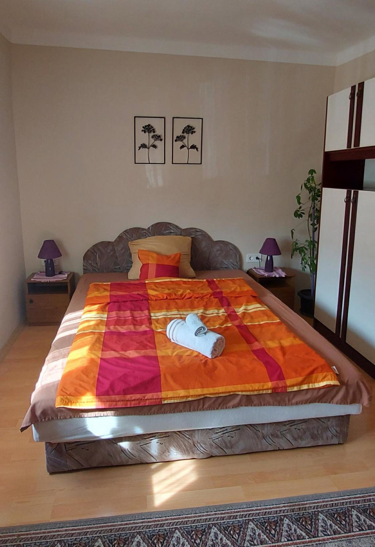 HeuReka Apartman, Hungary