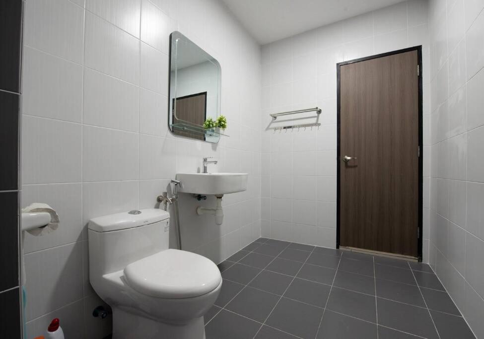 Hotel · Melacca 3 Bedroom Family Suite-5min to Jonker#14pax, Kampong Tambak