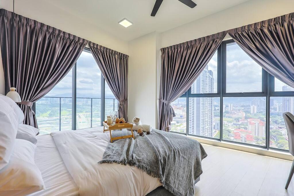 Hotel · Continew TRX Luxurious 2 Bedrooms 2 Baths Balcony, Kuala Lumpur