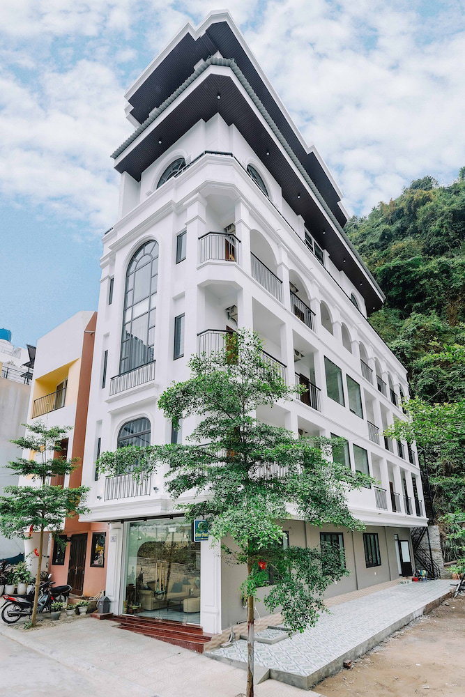 Cat Ba Green Pearl Hotel, Vietnam