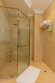 Cẩm Bình Hotel, Quang Ninh, Vietnam