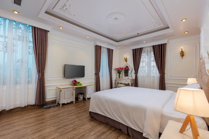 Cẩm Bình Hotel, Quang Ninh, Vietnam