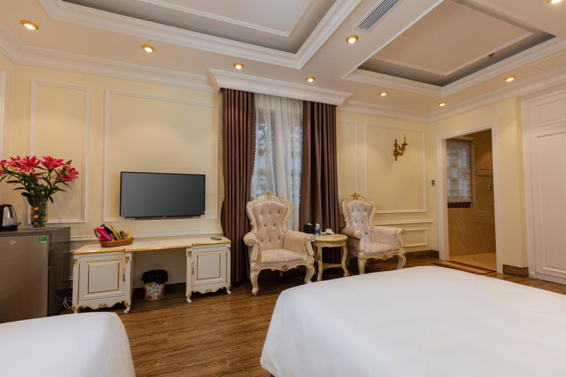 Cẩm Bình Hotel, Quang Ninh, Vietnam