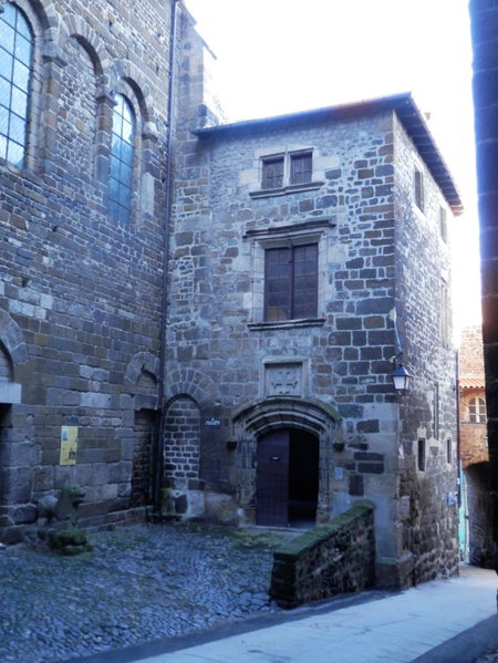 Chambres d'hôtes La Prévôté - Ancien couvent contre la Cathédrale, Le Puy en Velay, France