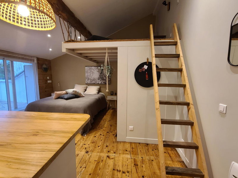 Plan B, Saint-Jean-Pied-de-Port, France