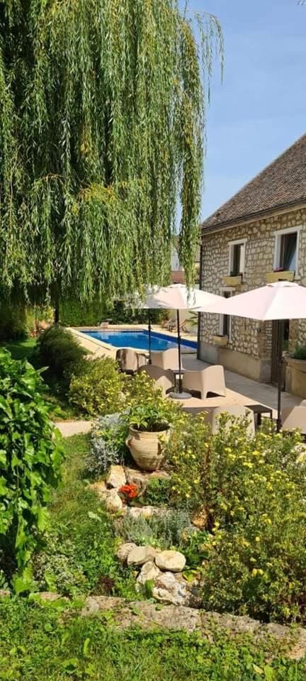 Hotel · By the River, Bisseuil