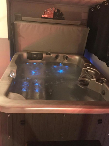 Suite Brooklyn Jacuzzi, Vichy, France