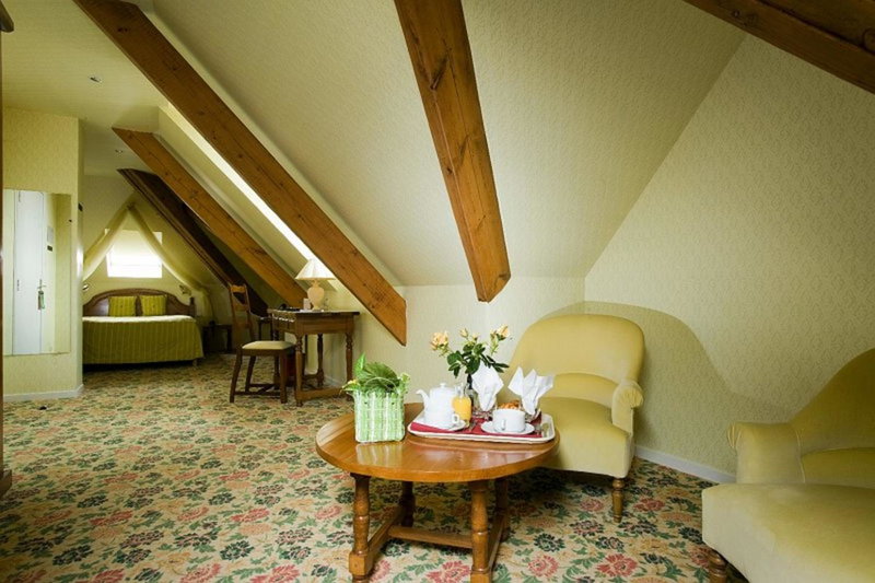 LOGIS - Belle Hôtel, Lille-Ouest, Bailleul, France